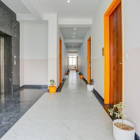 Super Townhouse Sector 69 Gurgaon Hotel Exterior photo